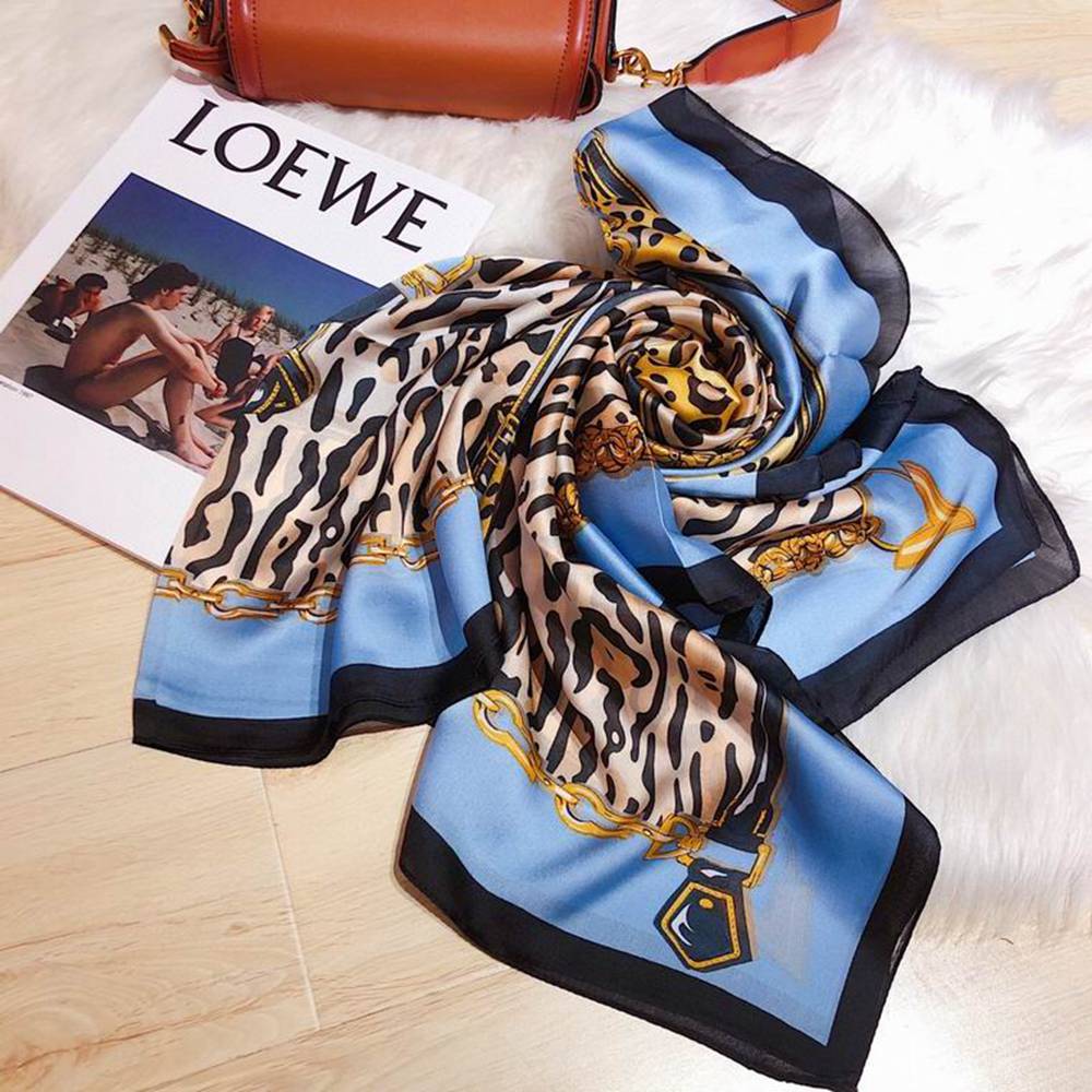 Bv*b*rry Scarf