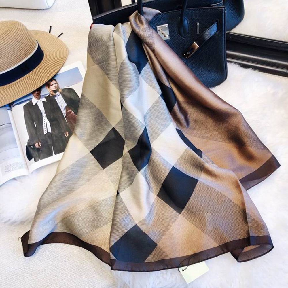Bv*b*rry Scarf