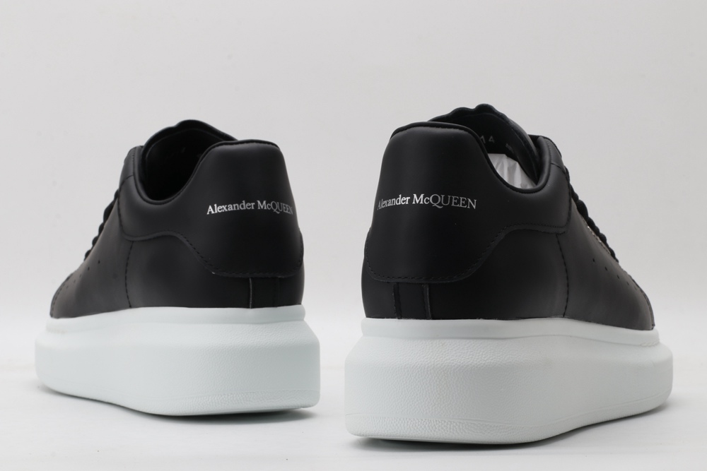 AMQ Leather Black Sneakers