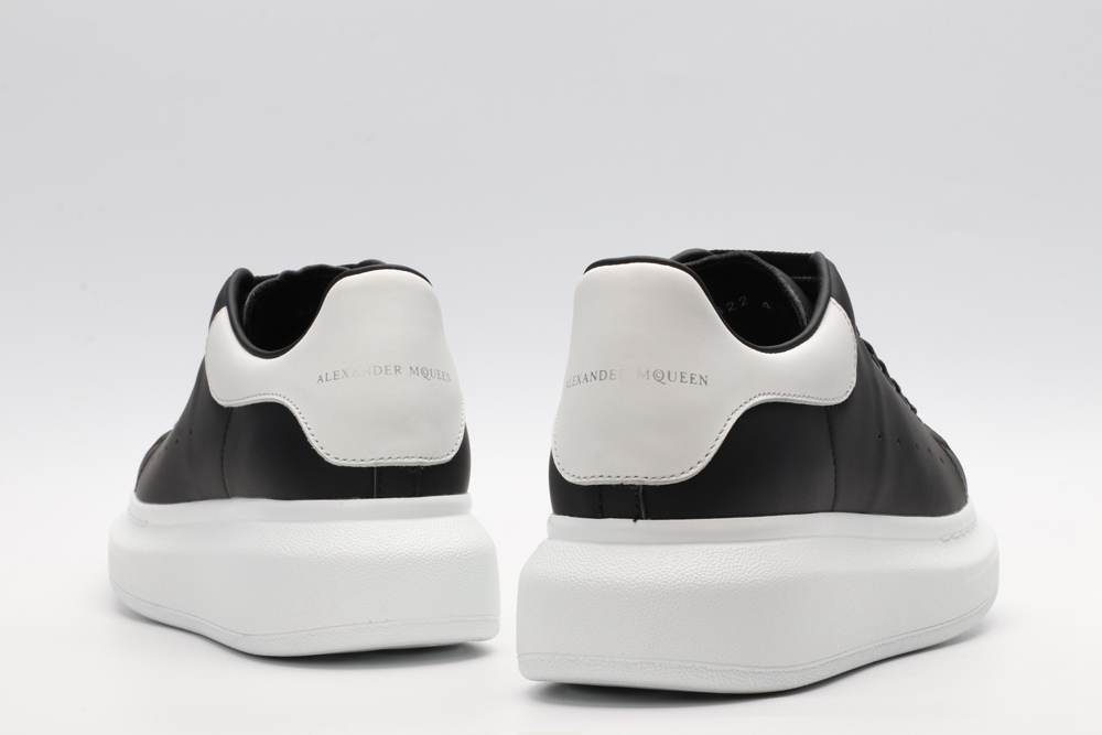 AMQ Black calf leather lace-up sneaker