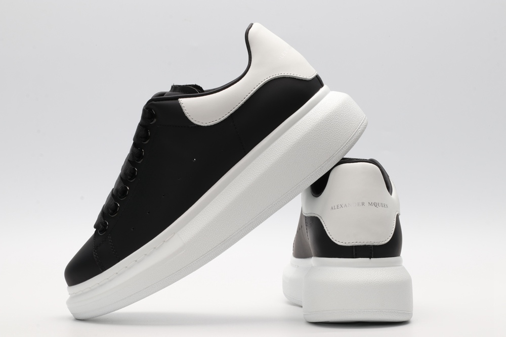 AMQ Black calf leather lace-up sneaker