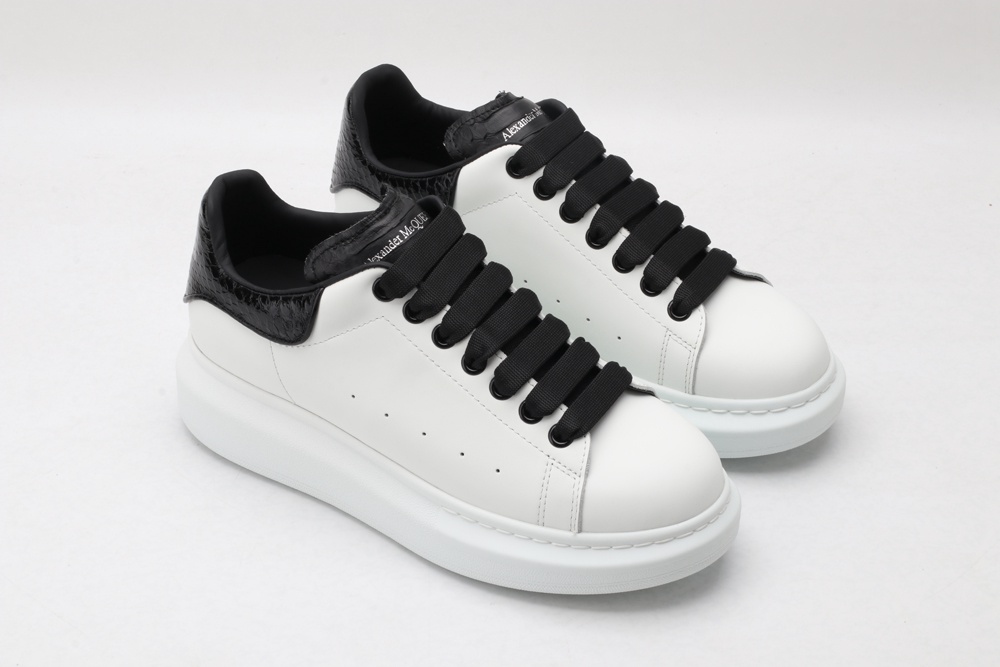 AMQ OVERSIZED SNEAKER with blue stamped python heel