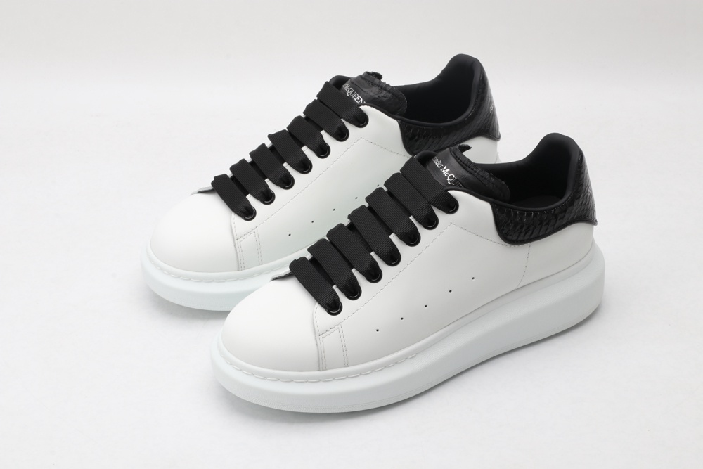 AMQ OVERSIZED SNEAKER with blue stamped python heel